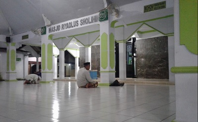 Wisata Religi Dan Tawassul Di Makam Habib Sh Al Hamid Tanggul Lokasi Ziarah Laduni Id